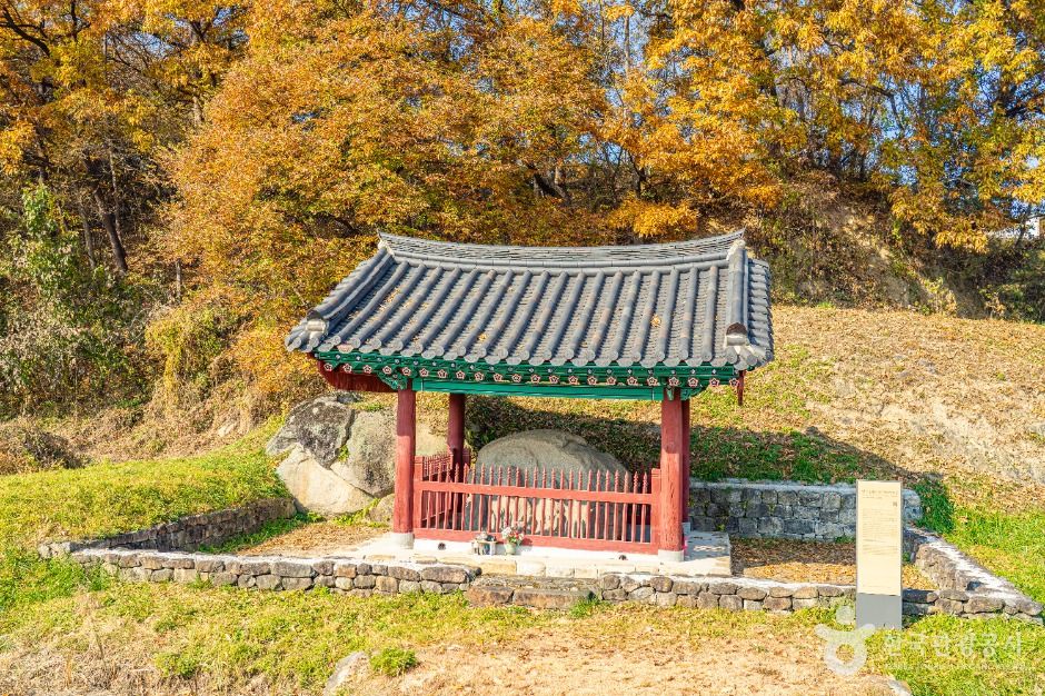 영주 신암리 마애여래삼존상