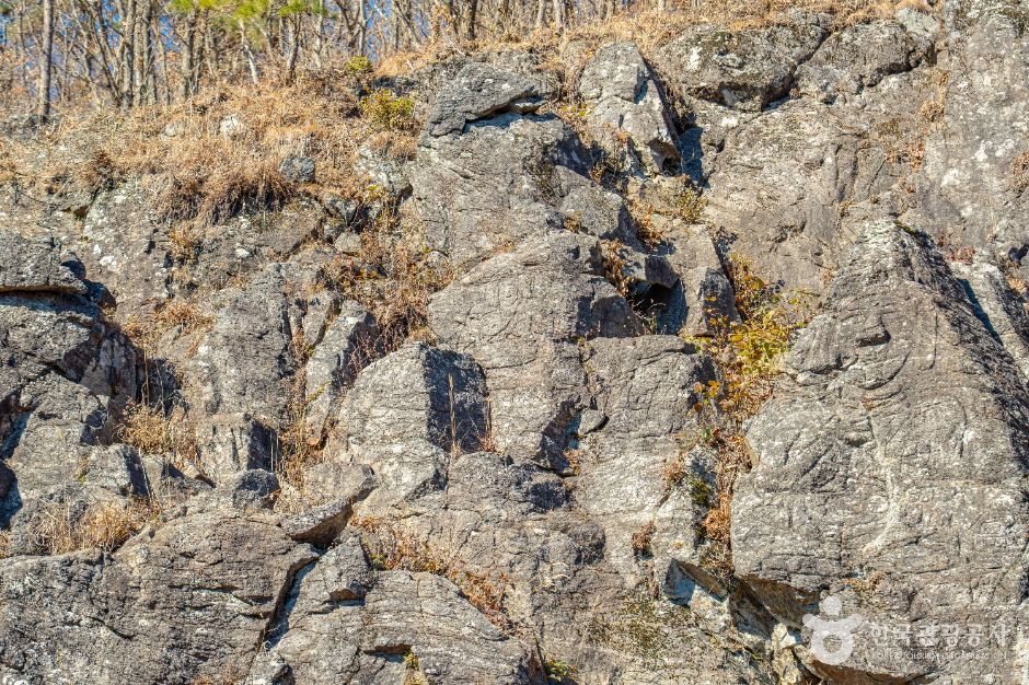 개령암지 마애불상군