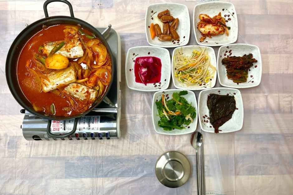 thumbnail-돌산백반-2
