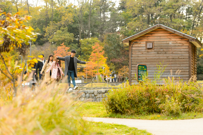 Seoseoul Lake Park (서서울호수공원)