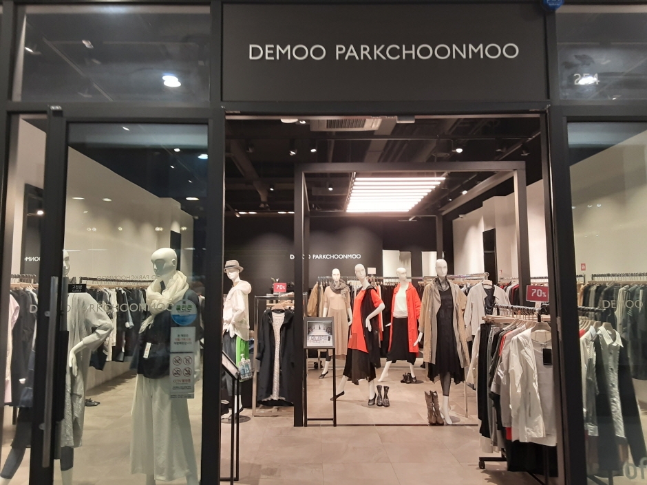 Demoo - Hyundai Outlets Songdo Branch [Tax Refund Shop] (데무 현대아울렛 송도점)