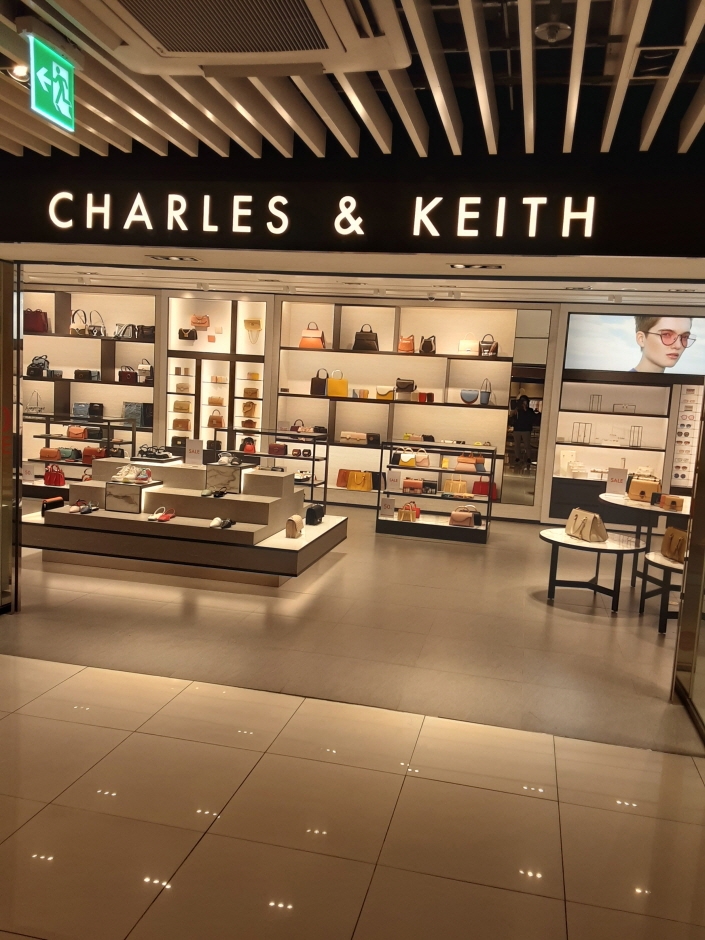 [事后免税店]CHARLES & KEITH Noon Square店(찰스앤키스 눈스퀘어)