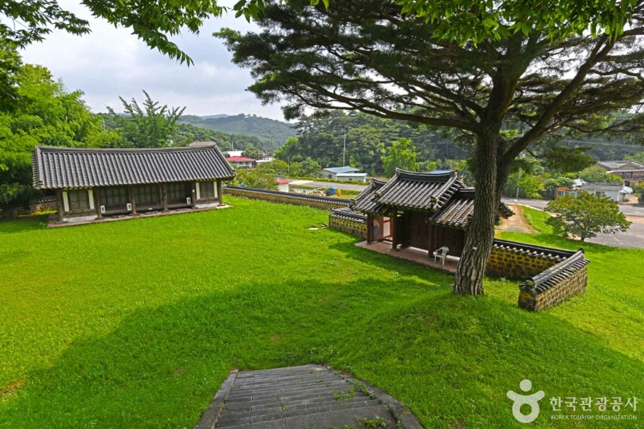 김좌진장군묘