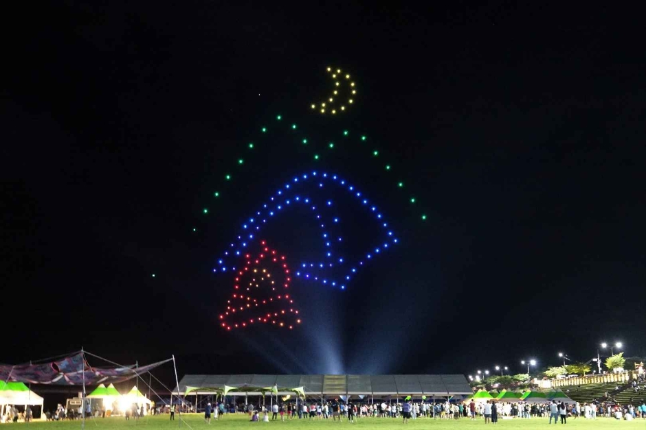 Festival de Balsas en el Río Donggang (동강뗏목축제)