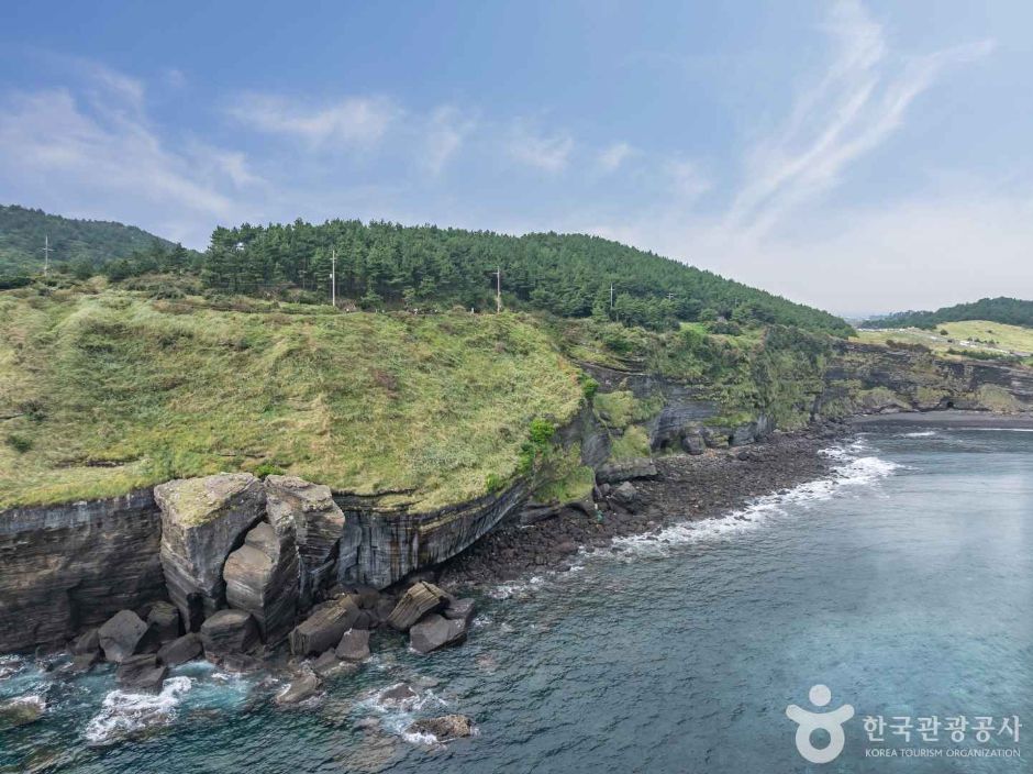 송악산 진지동굴