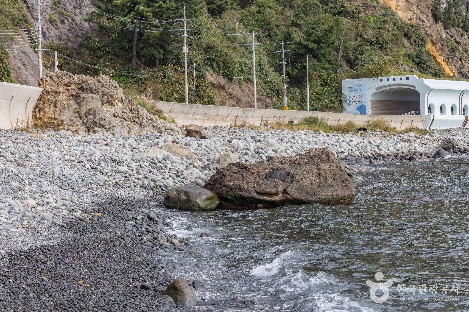 통구미몽돌해변