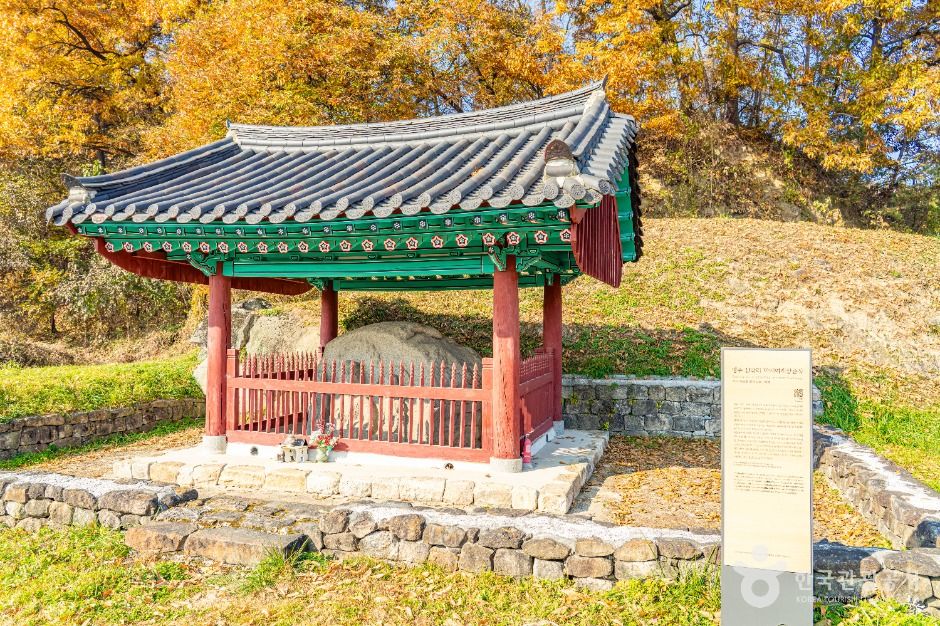 영주 신암리 마애여래삼존상