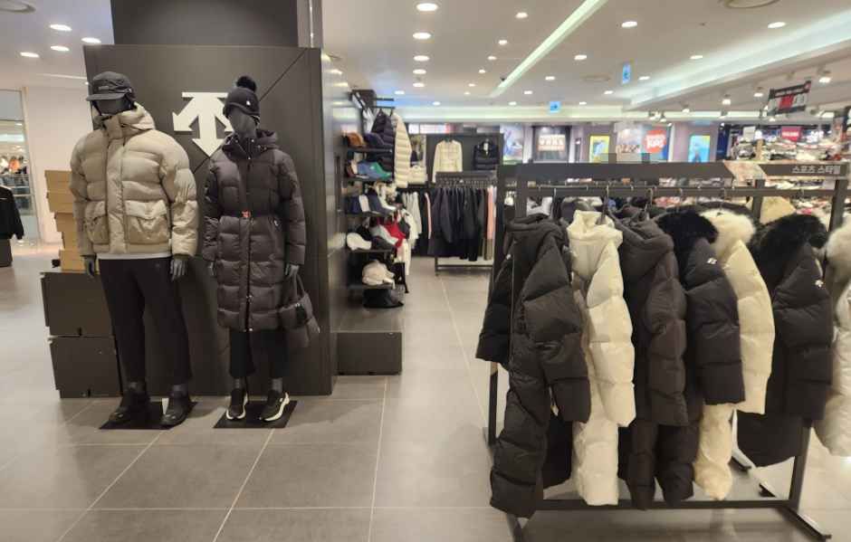 thumbnail-Descente-Shinsegae Department Store Times Square Branch [Tax Refund Shop] (데상트 신세계백화점 타임스퀘어점)-0
