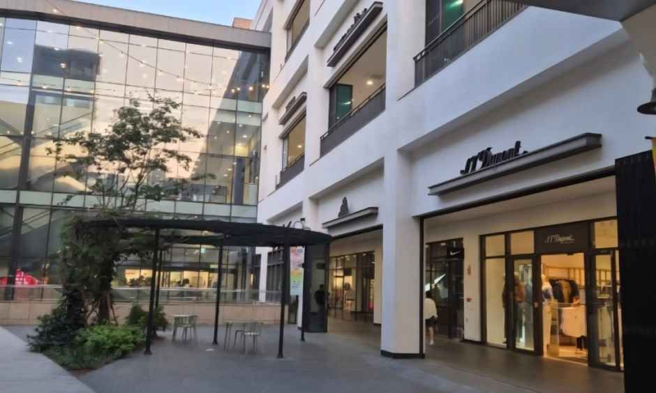 thumbnail-현대프리미엄아울렛 송도점-1