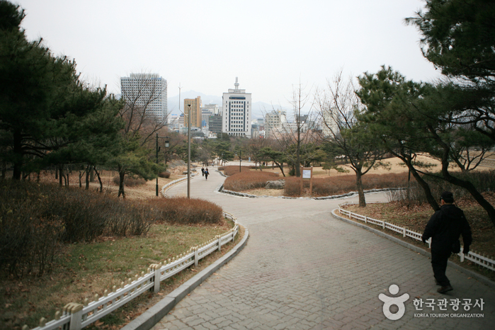 Namsangol Hanok Village (남산골 한옥마을)