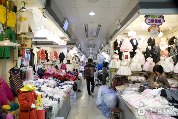 Burdeng Children's Clothing Shopping Center (부르뎅 아동복)