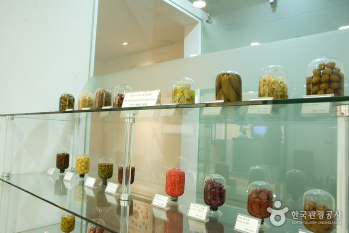 Pulmuone Kimchi Museum - All about Kimchi (풀무원김치박물관)