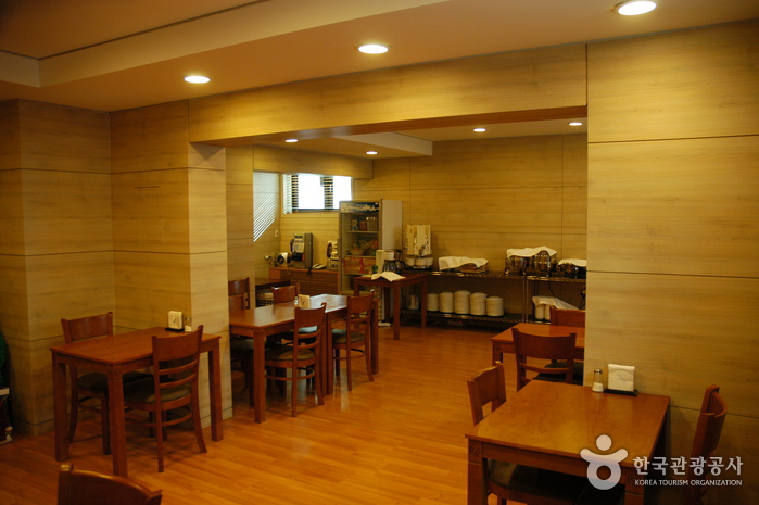 M. Biz Hotel - Goodstay (엠비즈호텔)