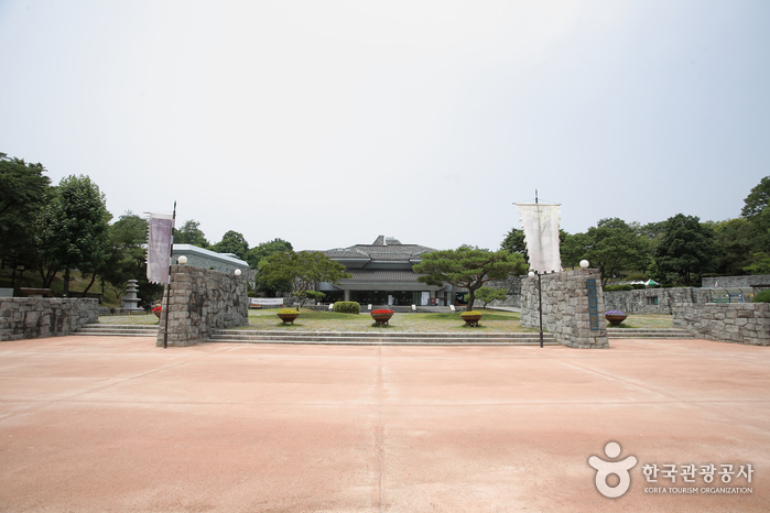 Jinju National Museum (국립진주박물관)