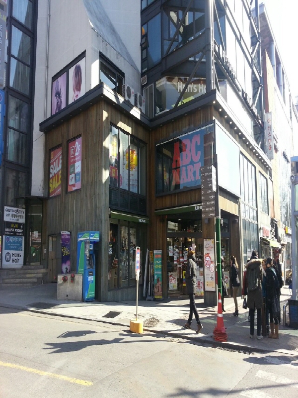 ABC-MART（大学路店）<br>(ABC-MART 대학로점)