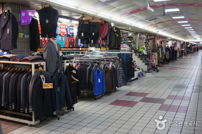 南浦洞地下商店街（남포동 지하도상가）