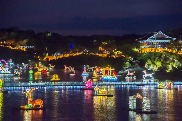 Фестиваль фонарей на реке Намган в Чинчжу (진주 남강유등축제)4