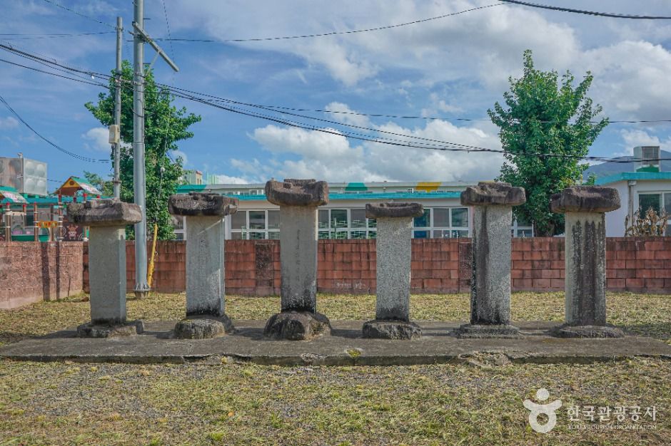 함안 주리사지 사자석탑