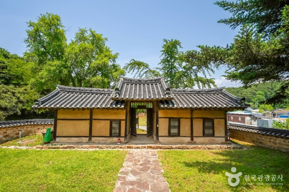 거창 김숙자 사당