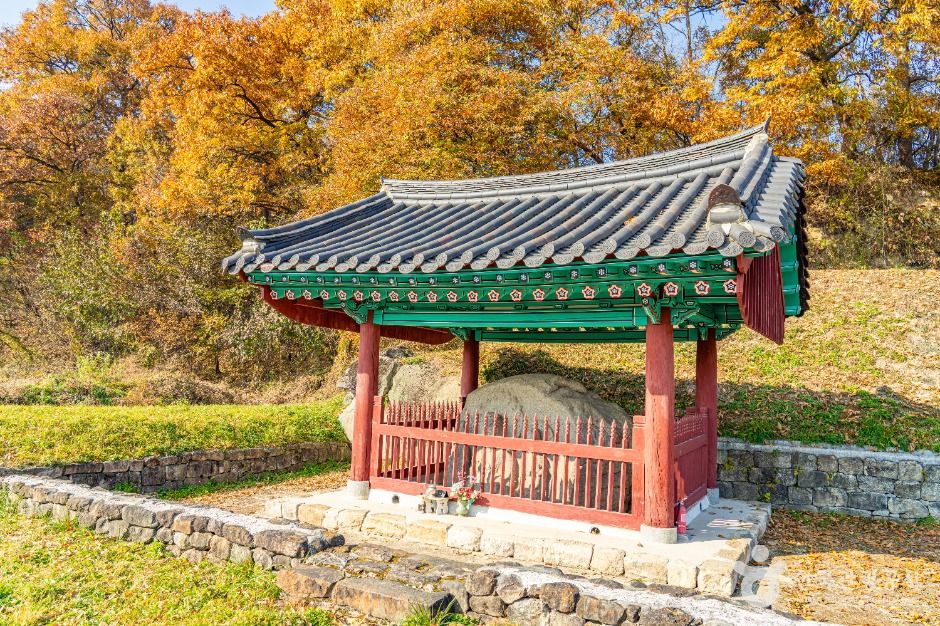 영주 신암리 마애여래삼존상