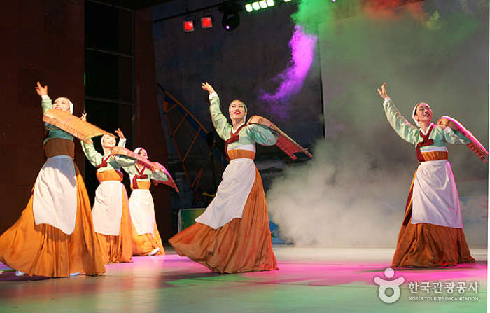 Seogwipo Chilsimni Festival (서귀포 칠십리축제)