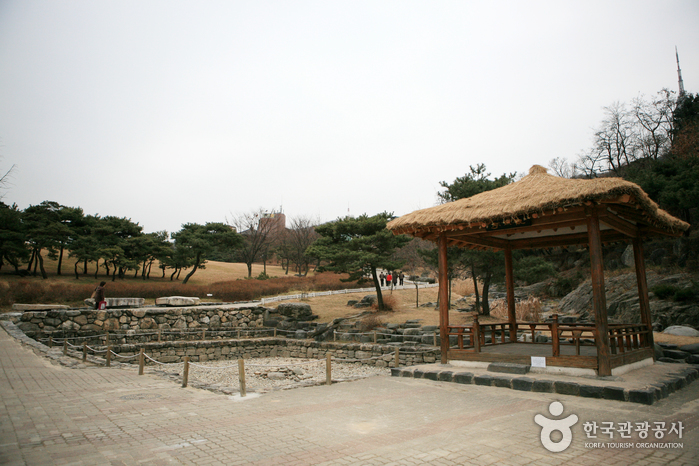 Namsangol Hanok Village (남산골 한옥마을)