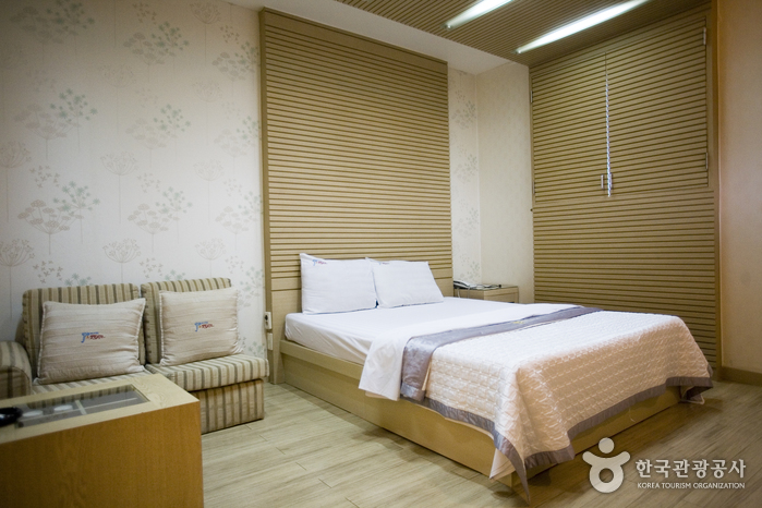 Hotel Filrim 37.2 [Korea Quality] / 호텔필림 37.2 [한국관광 품질인증]