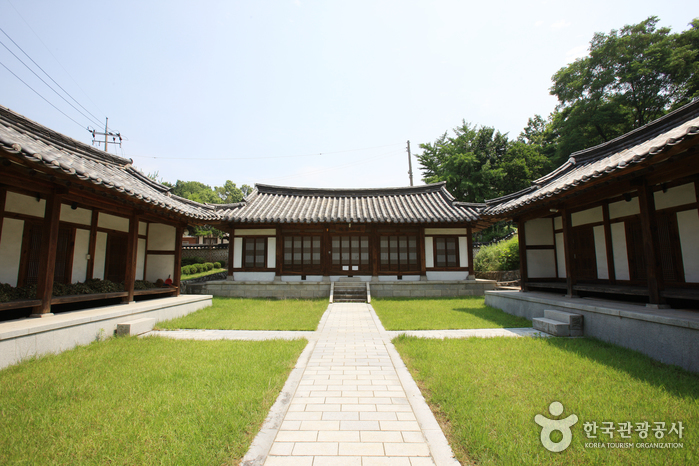 Dosanseowon Confucian Academy (도산서원)