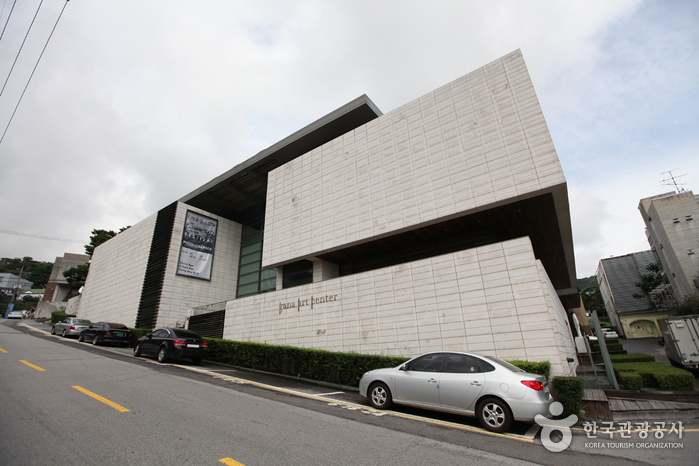 Gana Art Center (가나아트센터)