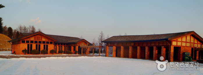 Lee Hyo-seok Memorial Hall (이효석 문학관)