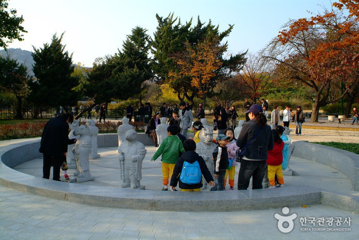 National Folk Museum of Korea (국립민속박물관)