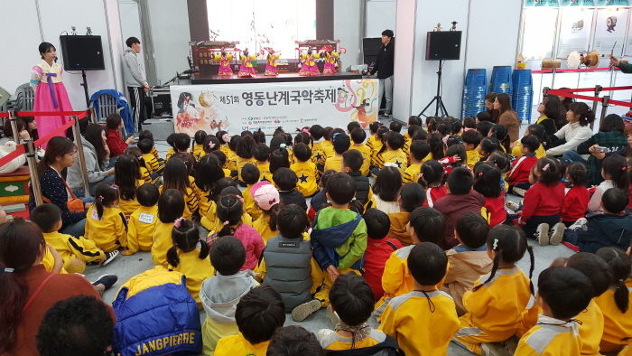 Фестиваль традиционной музыки Нанге в Ёндоне (영동난계국악축제)