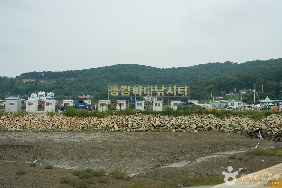 Donggeomdo (Trail, Campground, Art Cinematheque) (동검도(나들길,캠핑,예술극장))