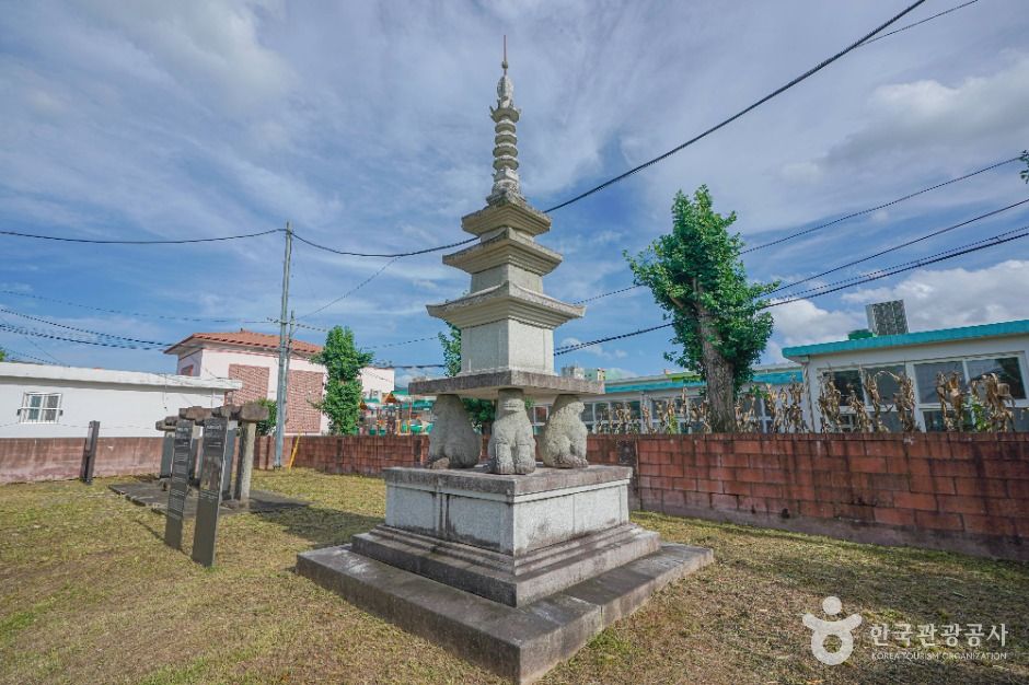 함안 주리사지 사자석탑