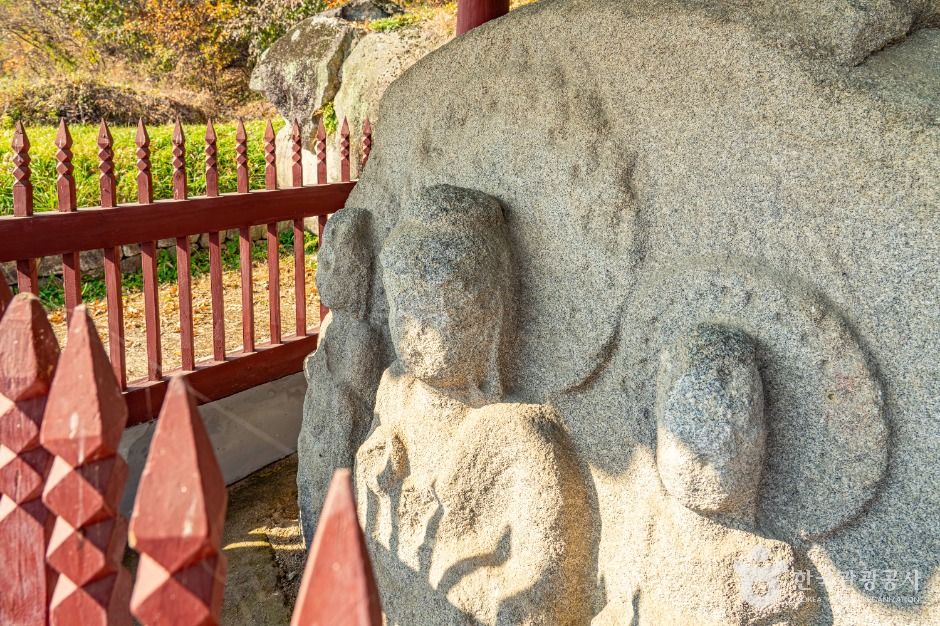 영주 신암리 마애여래삼존상