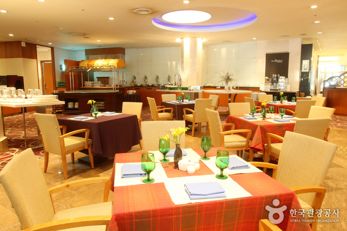 Hotel Seoul KyoYuk MunHwa HoeKwan (서울교육문화회관)