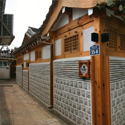 Charm House (참 하우스)