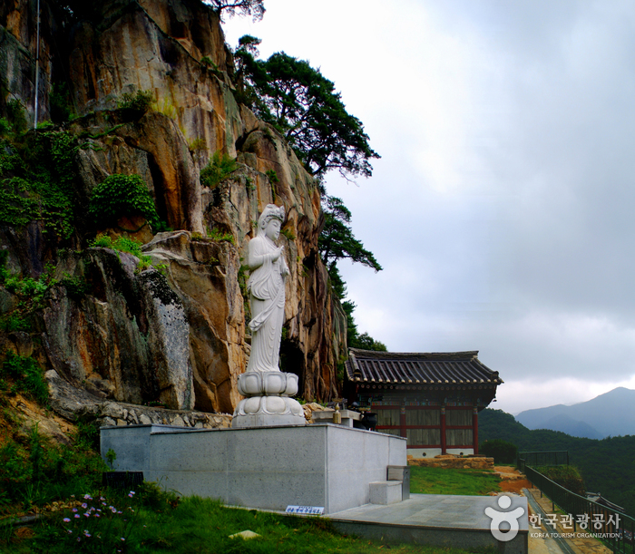 Jeongbangsa Temple (정방사)