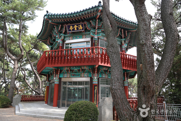 Haeundae Dongbaekseom Island (해운대 동백섬)