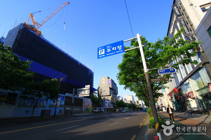 Nonhyeon Furniture Street (논현가구거리)