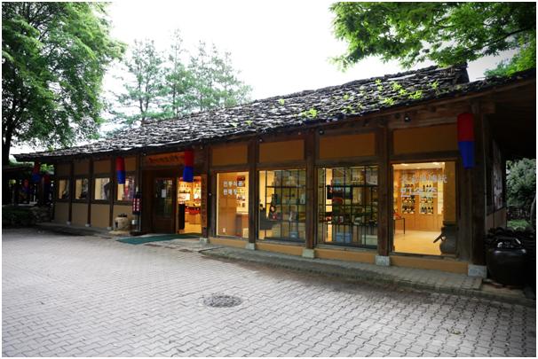 韩国民俗村农特产品商店 (한국민속촌 농촌특산물 매장)