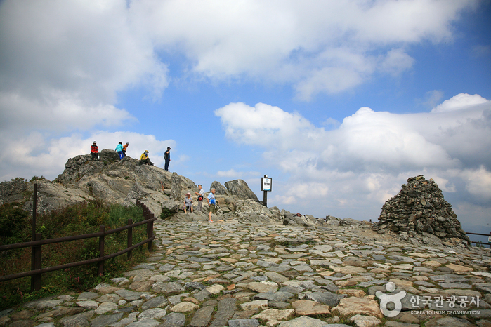 Hyangjeokbong Peak (Deogyusan Mountain) (향적봉(덕유산))