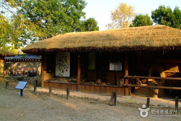 National Folk Museum of Korea (국립민속박물관)