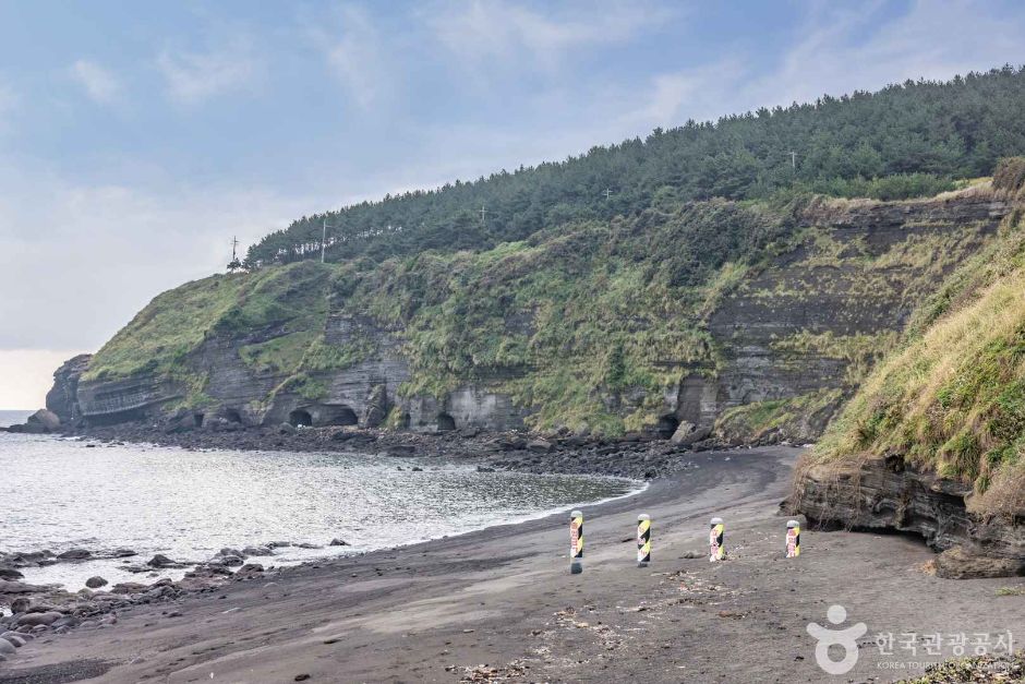 송악산 진지동굴