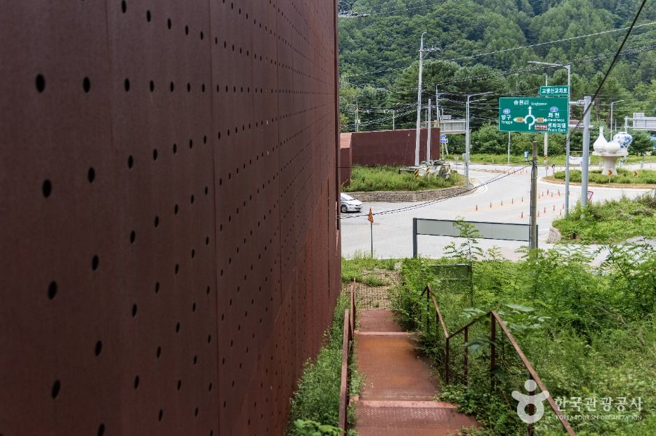 백석산지구 전투전적비