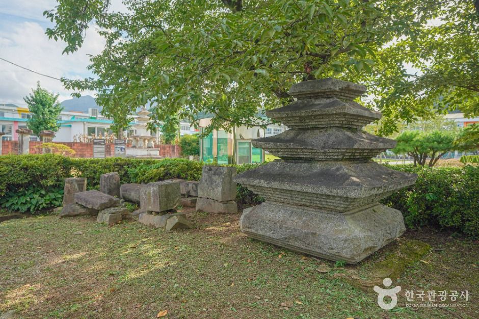 함안 주리사지 사자석탑