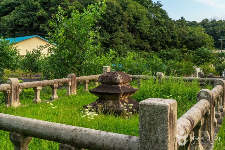 thumbnail-원주 부흥사지 석탑재-2