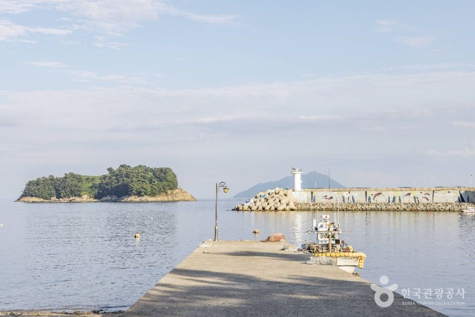 thumbnail-항도몽돌해수욕장-1