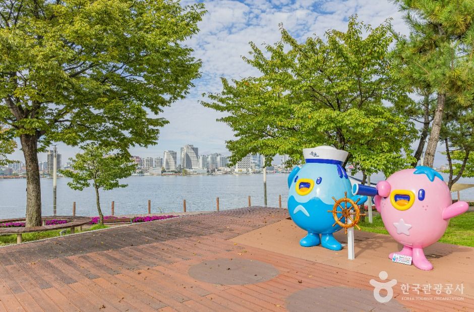 See Cheongchoho (청초호)