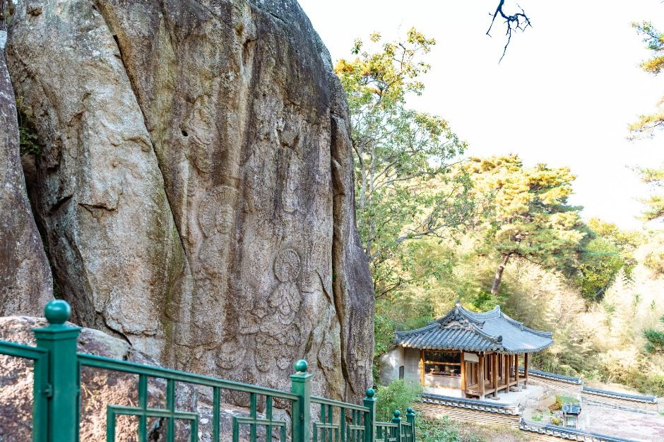 경주 남산 탑곡 마애불상군